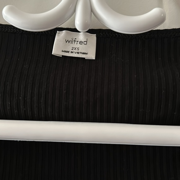 Wilfred NWT - Black Cropped Button Up - Size XXS - Picture 2 of 4